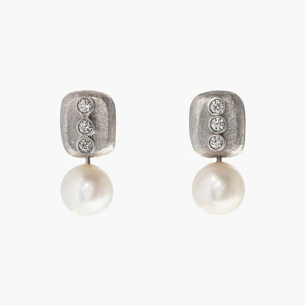 Arracades d'or blanc amb perles i diamants talla brillant