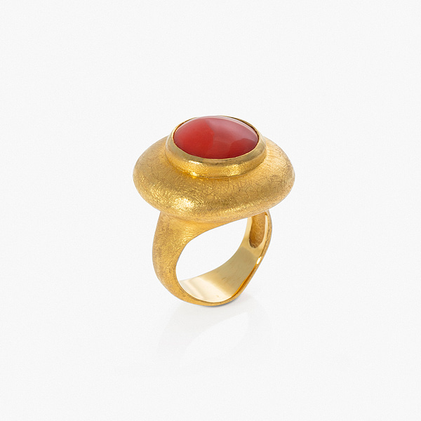 Anell d'or groc 18ct i corall vermell